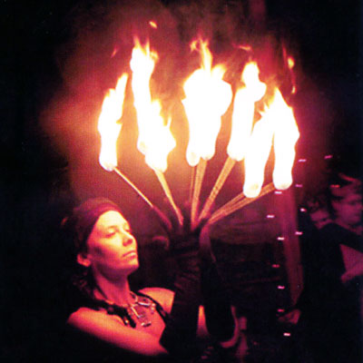 fire-fingers-dancing-performance_art_festival_night_elizabeth_moriarty-2